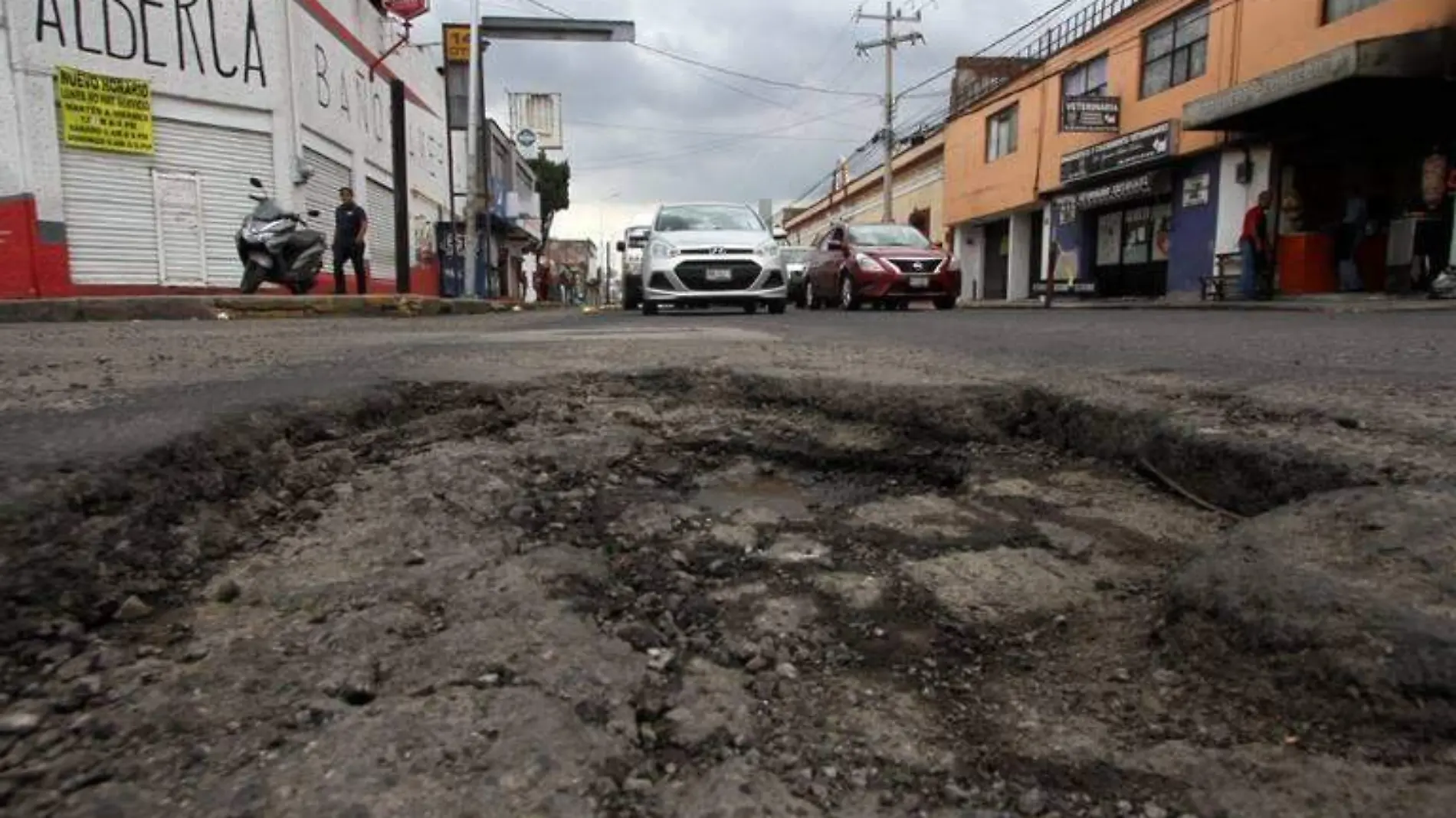 Baches, un problema severo en la 14 Oriente